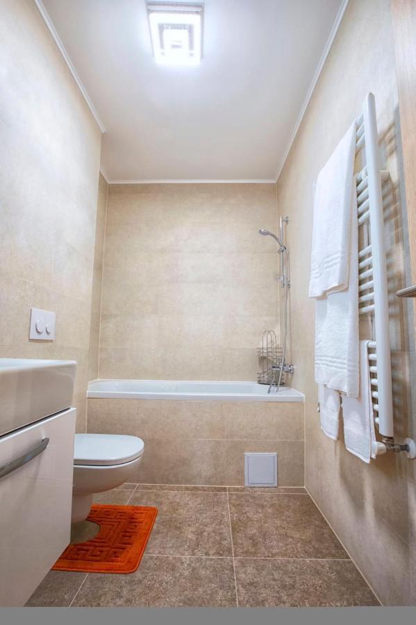 Appartamento Apartament Heavenly Heaven Braşov Esterno foto